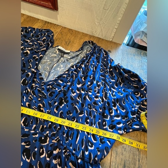 💙 ELOQUII ELEMENTS – Blue Animal Print Jumpsuit – Size 28 - Picture 4 of 9